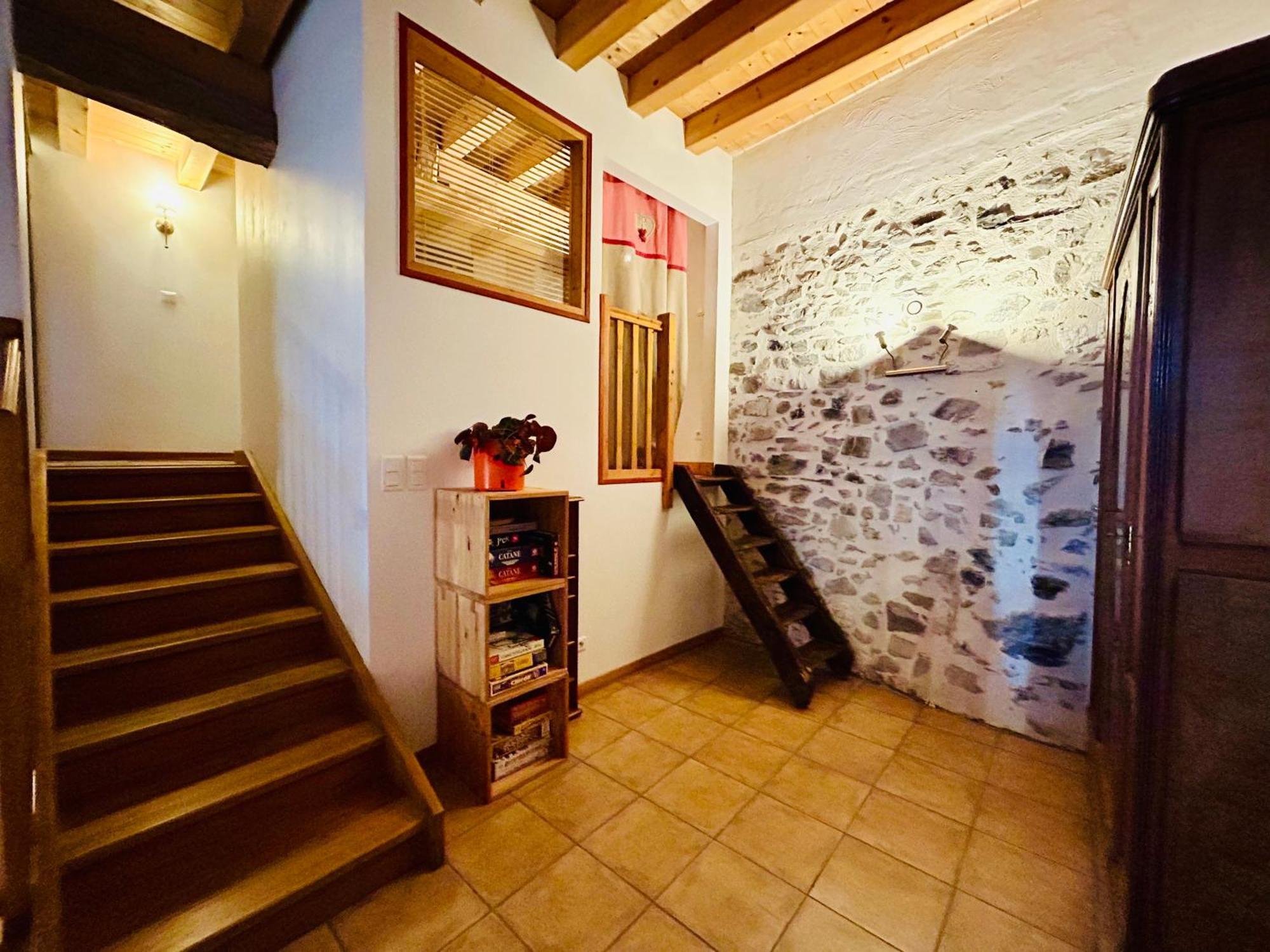 Au Pied Du Chateau- Parking Wifi Jardin - Clg Savoie Freterive Exterior photo