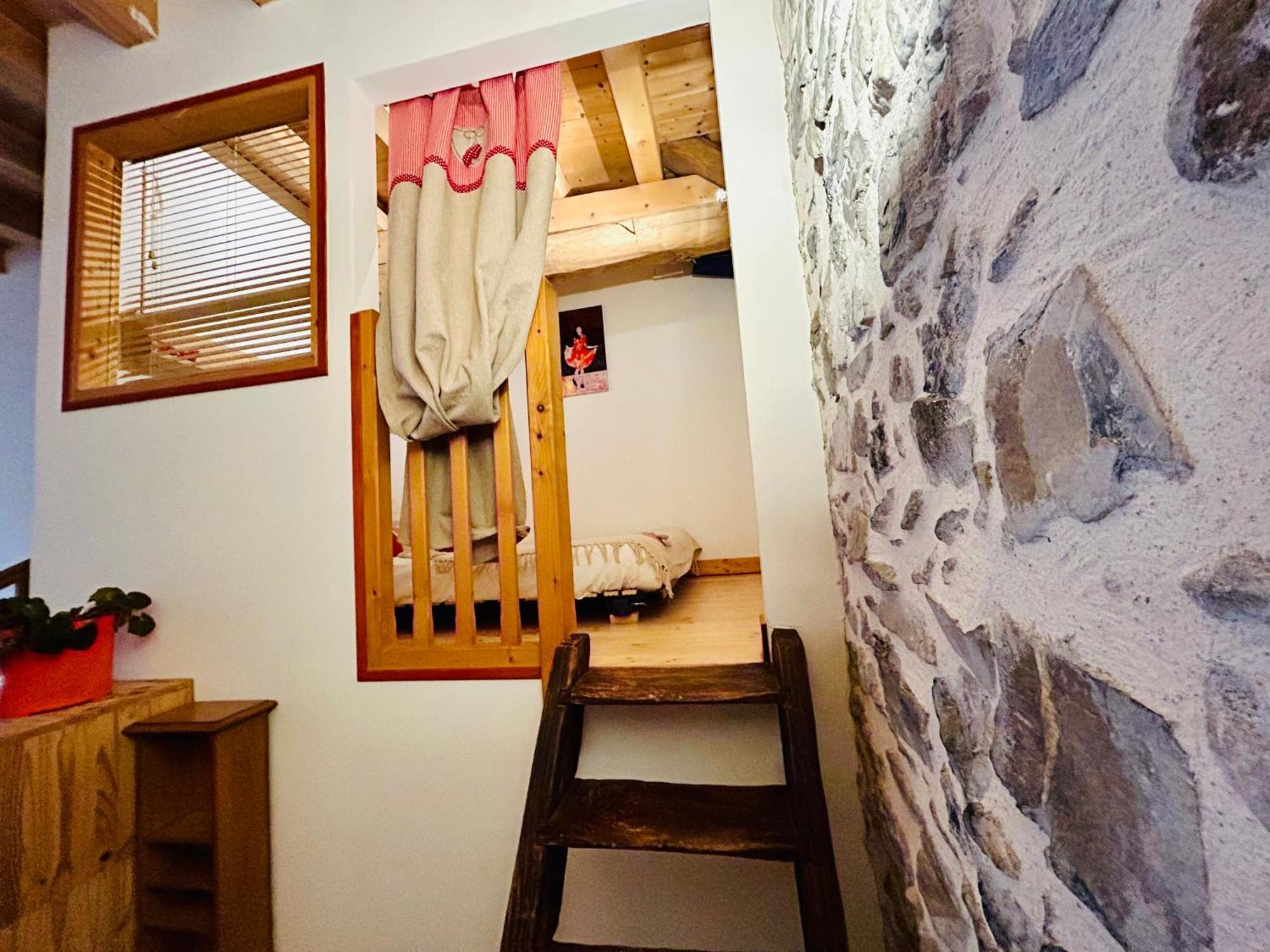 Au Pied Du Chateau- Parking Wifi Jardin - Clg Savoie Freterive Exterior photo