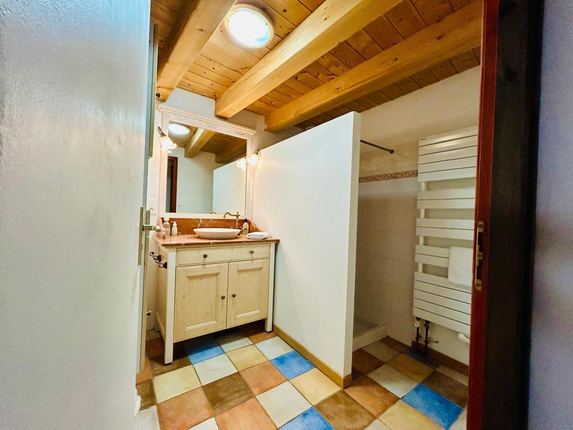 Au Pied Du Chateau- Parking Wifi Jardin - Clg Savoie Freterive Exterior photo