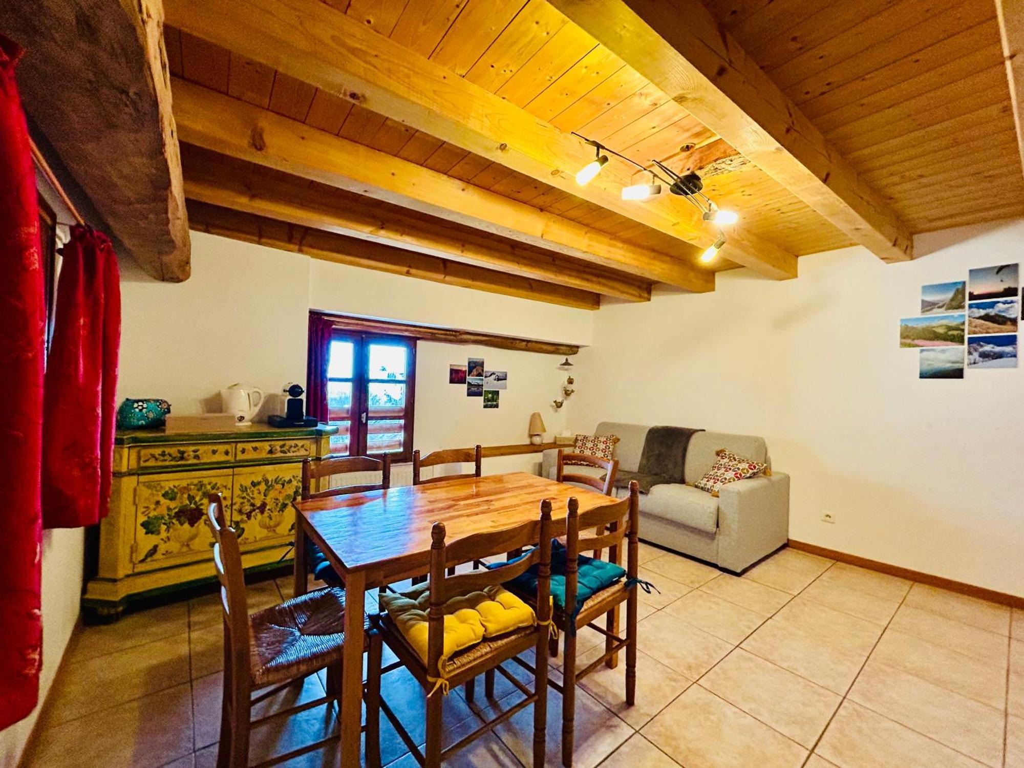 Au Pied Du Chateau- Parking Wifi Jardin - Clg Savoie Freterive Exterior photo