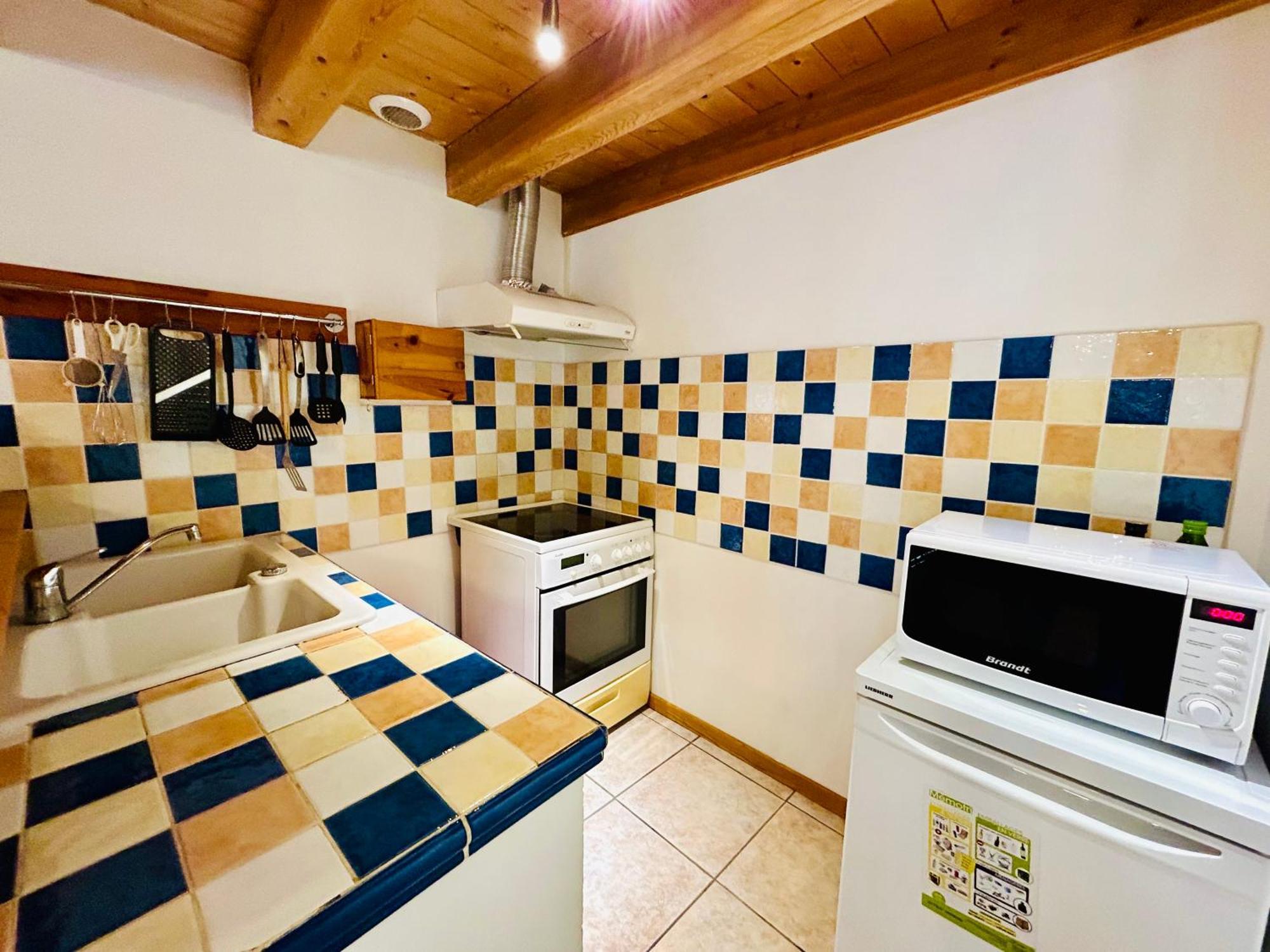 Au Pied Du Chateau- Parking Wifi Jardin - Clg Savoie Freterive Exterior photo