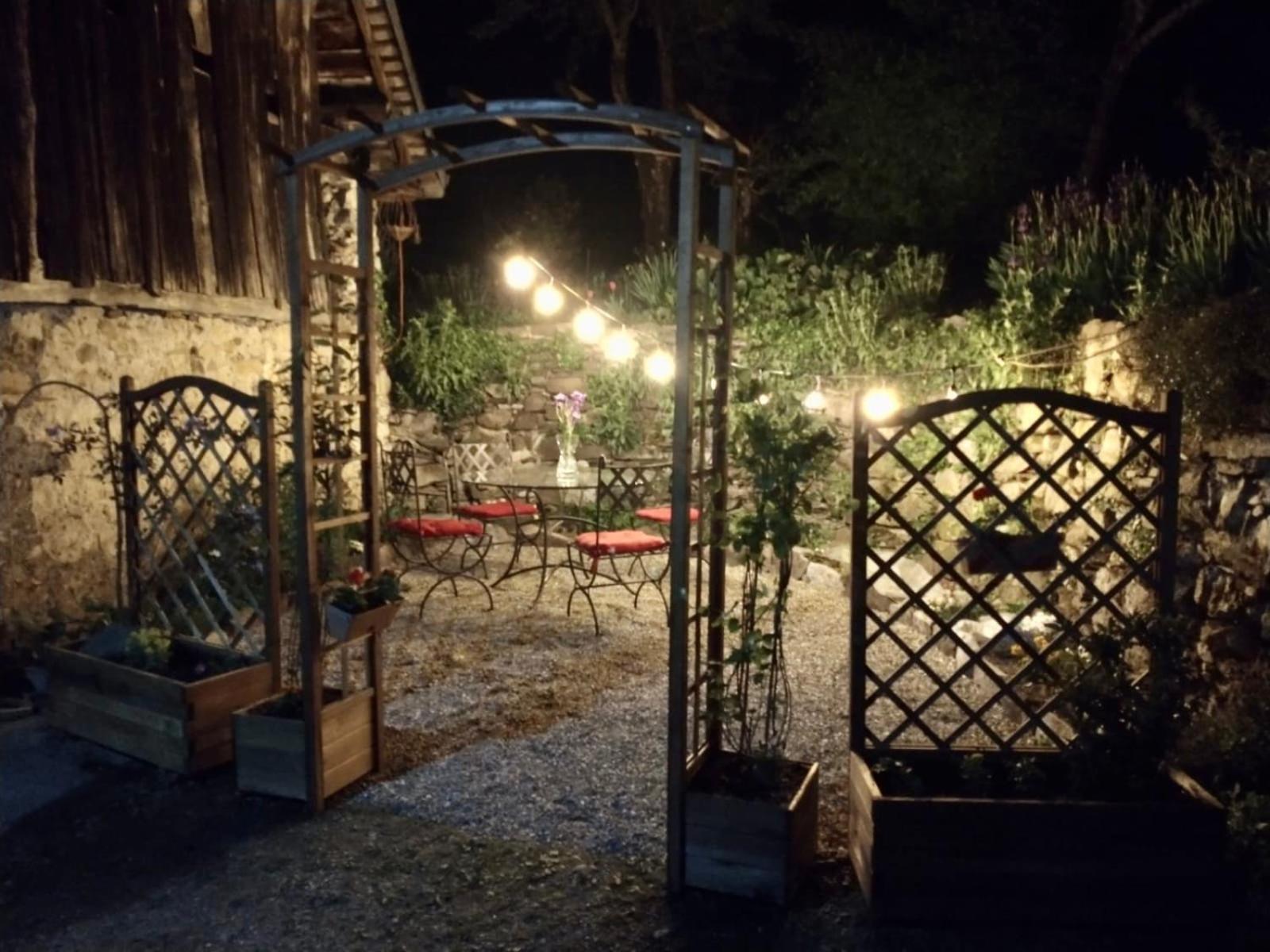 Au Pied Du Chateau- Parking Wifi Jardin - Clg Savoie Freterive Exterior photo